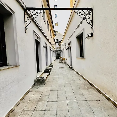 Continental Little In Old Town דירה